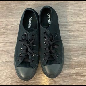 Black converse!!